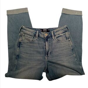 Hollister Ultra High-Rise Straight Leg Medium Wash Mom Jeans Women’s Size: 27r/4